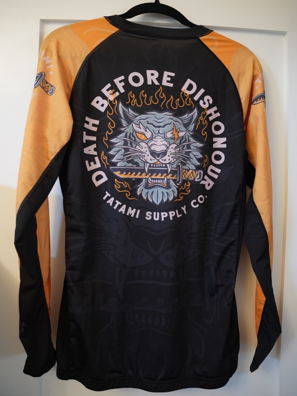 Tatami Supply Co. Men’s Black & Orange Rash Guard – Death Before Dishonour